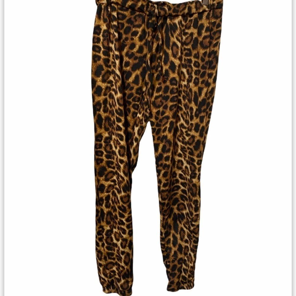 Olivia Rae Leopard Print Light Stretch Joggers size Medium NWOT